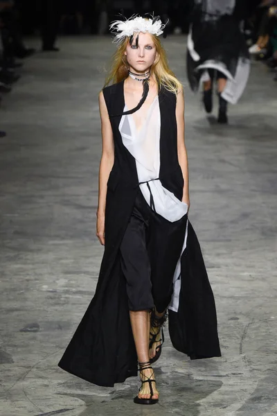 Look 29